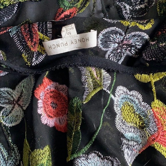 Honey punch embroidered floral body suit - Picture 2 of 3